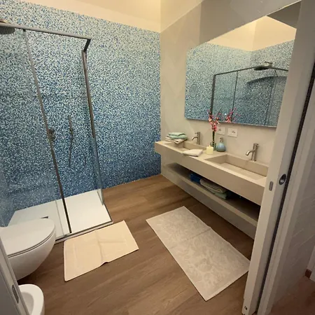 Welcome Riviera Mazzini 77 Lusso Nel Centro Di Rapallo,wifi, Condizionamento In Ogni Stanza, Attrezzato Con Tutto Quello Che Serve In Casa, Per Un Da Favola, Parcheggio A Pagamento 15euro Al Giorno Da Prenotare In Anticipo * Rapallo